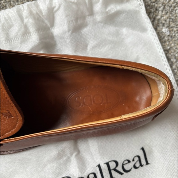 Tod’s Men's Tan Leather Loafers - Picture 3 of 6